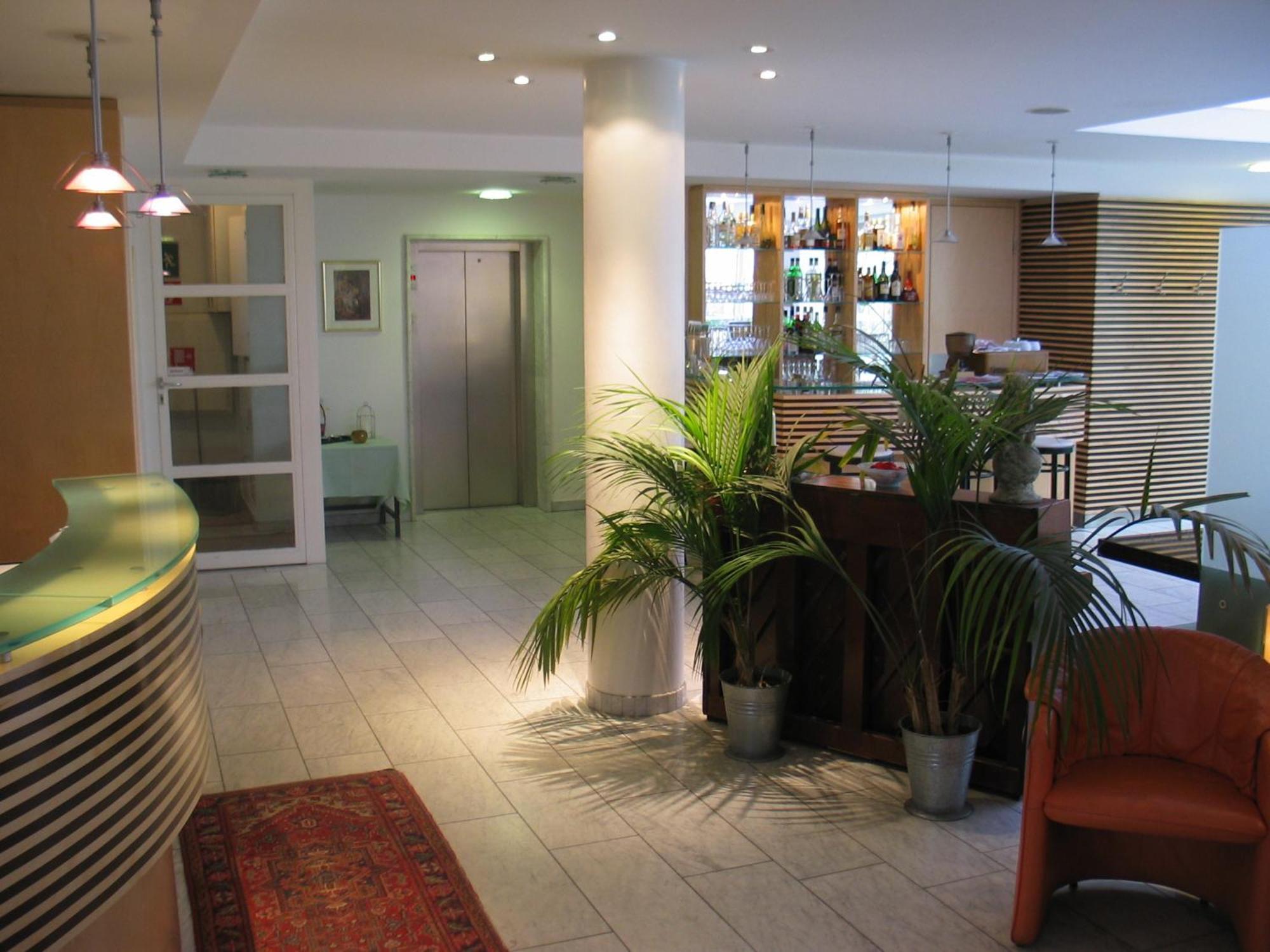 City Hotel Линц Экстерьер фото