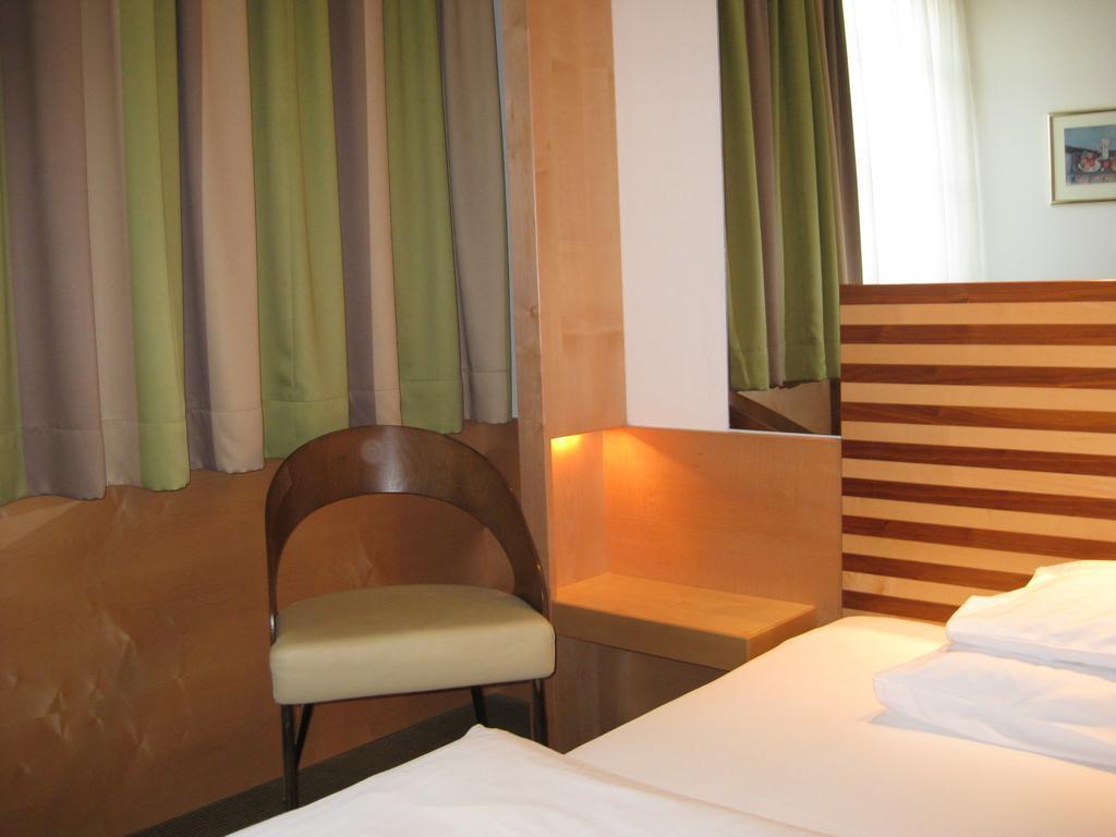 City Hotel Линц Экстерьер фото