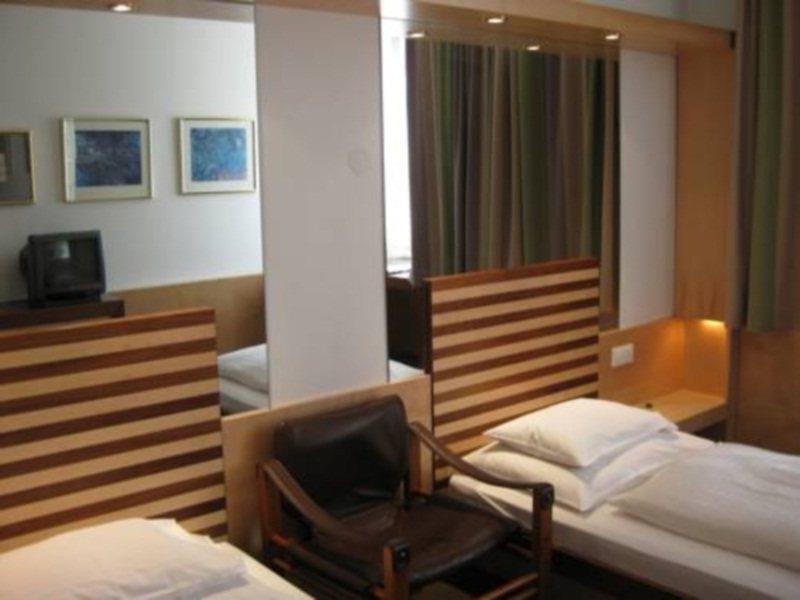City Hotel Линц Экстерьер фото