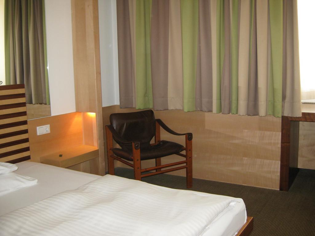 City Hotel Линц Экстерьер фото